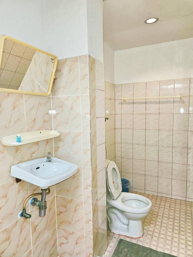 P.California Inter Hostel Nang Rong Eksteriør billede