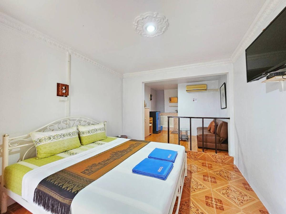 P.California Inter Hostel Nang Rong Eksteriør billede