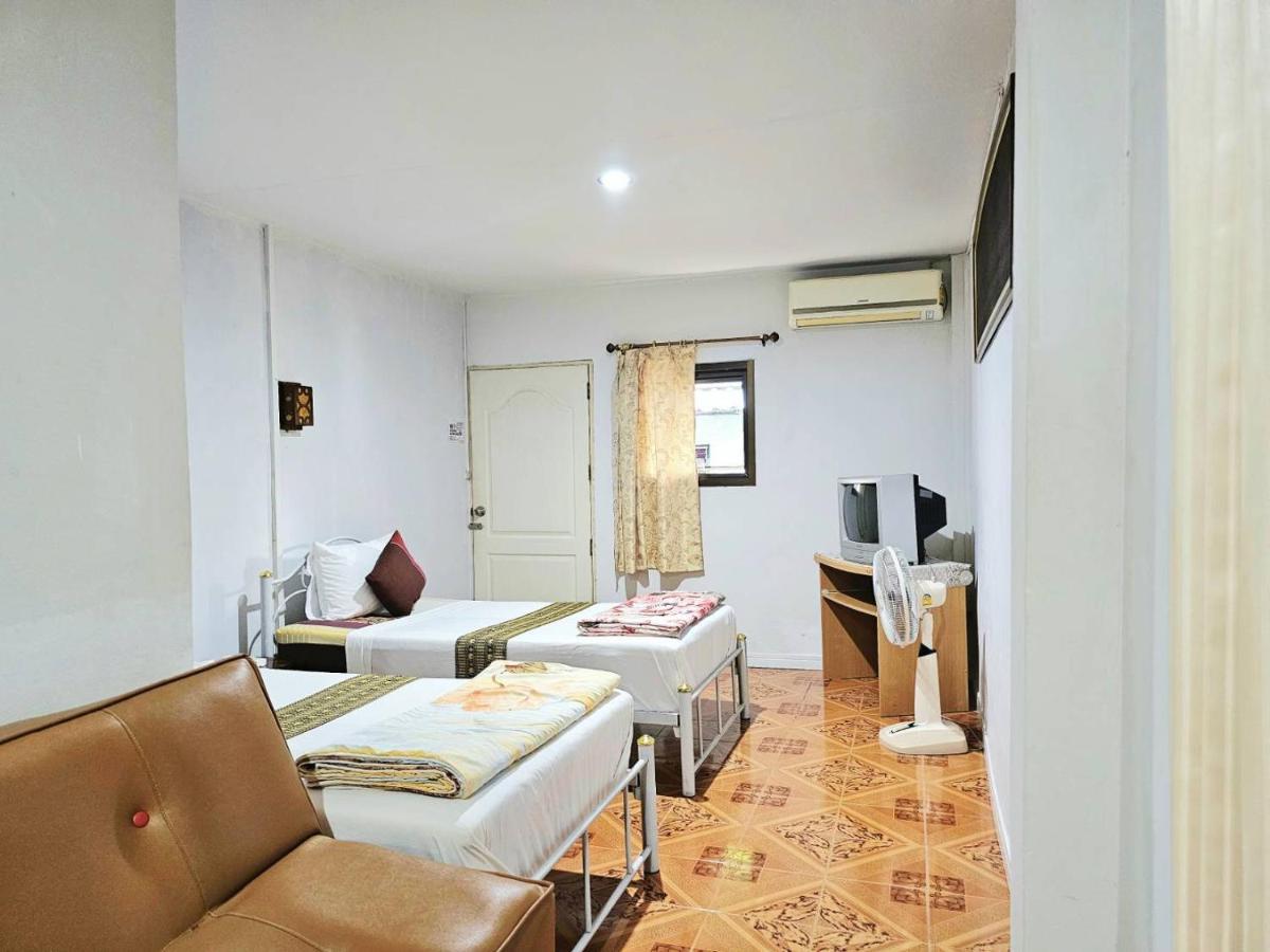 P.California Inter Hostel Nang Rong Eksteriør billede