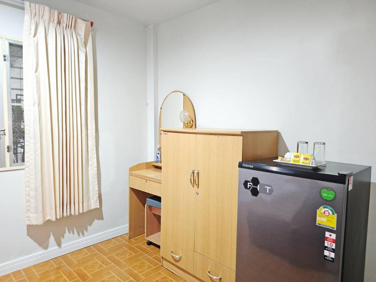 P.California Inter Hostel Nang Rong Eksteriør billede