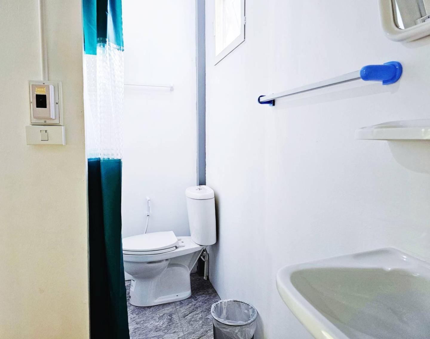 P.California Inter Hostel Nang Rong Eksteriør billede