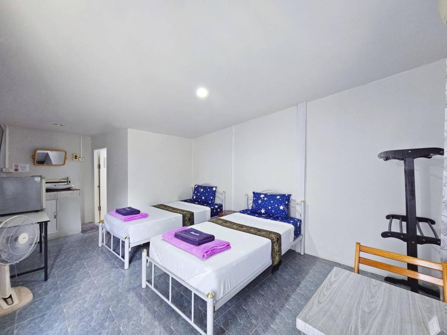 P.California Inter Hostel Nang Rong Eksteriør billede