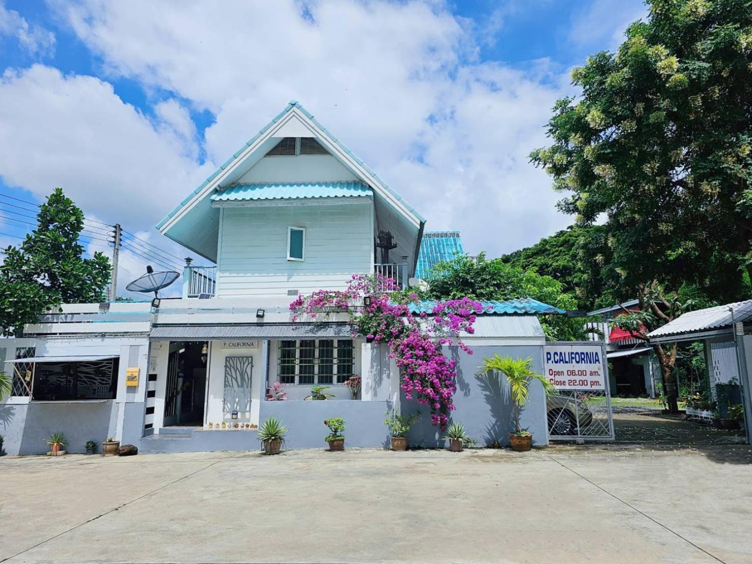 P.California Inter Hostel Nang Rong Eksteriør billede