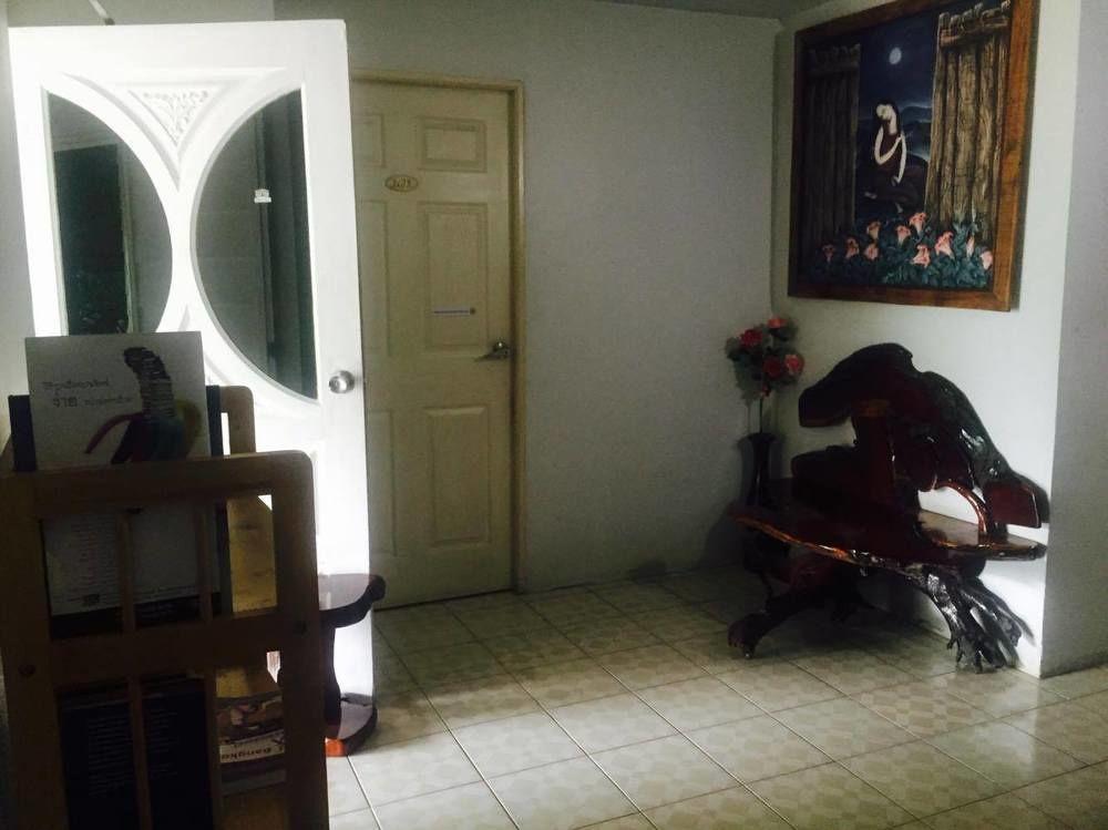 P.California Inter Hostel Nang Rong Eksteriør billede