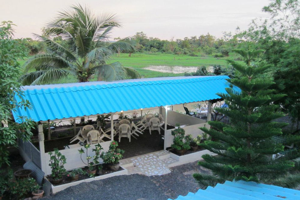 P.California Inter Hostel Nang Rong Eksteriør billede