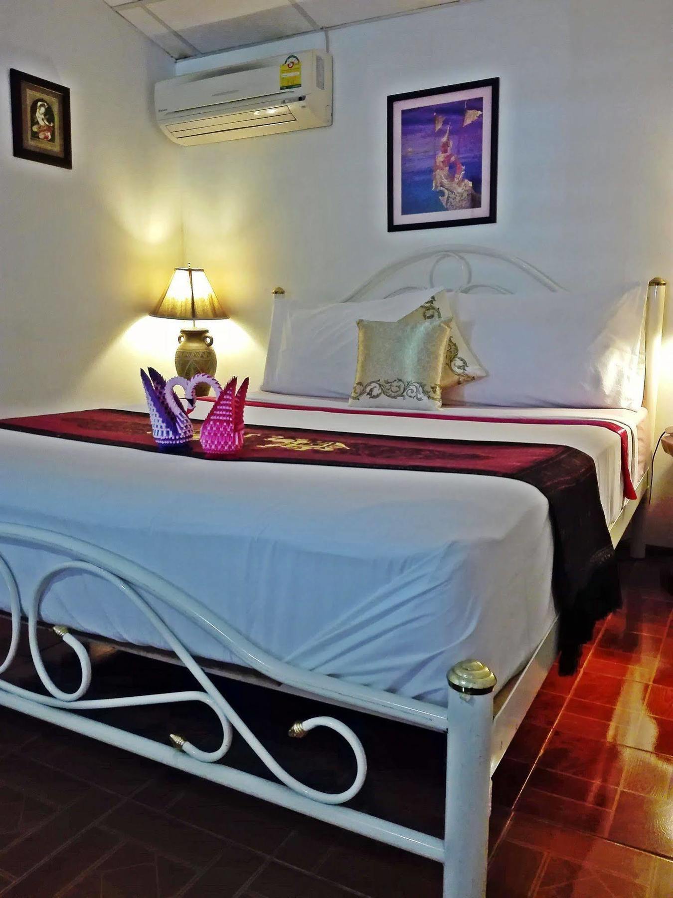 P.California Inter Hostel Nang Rong Eksteriør billede