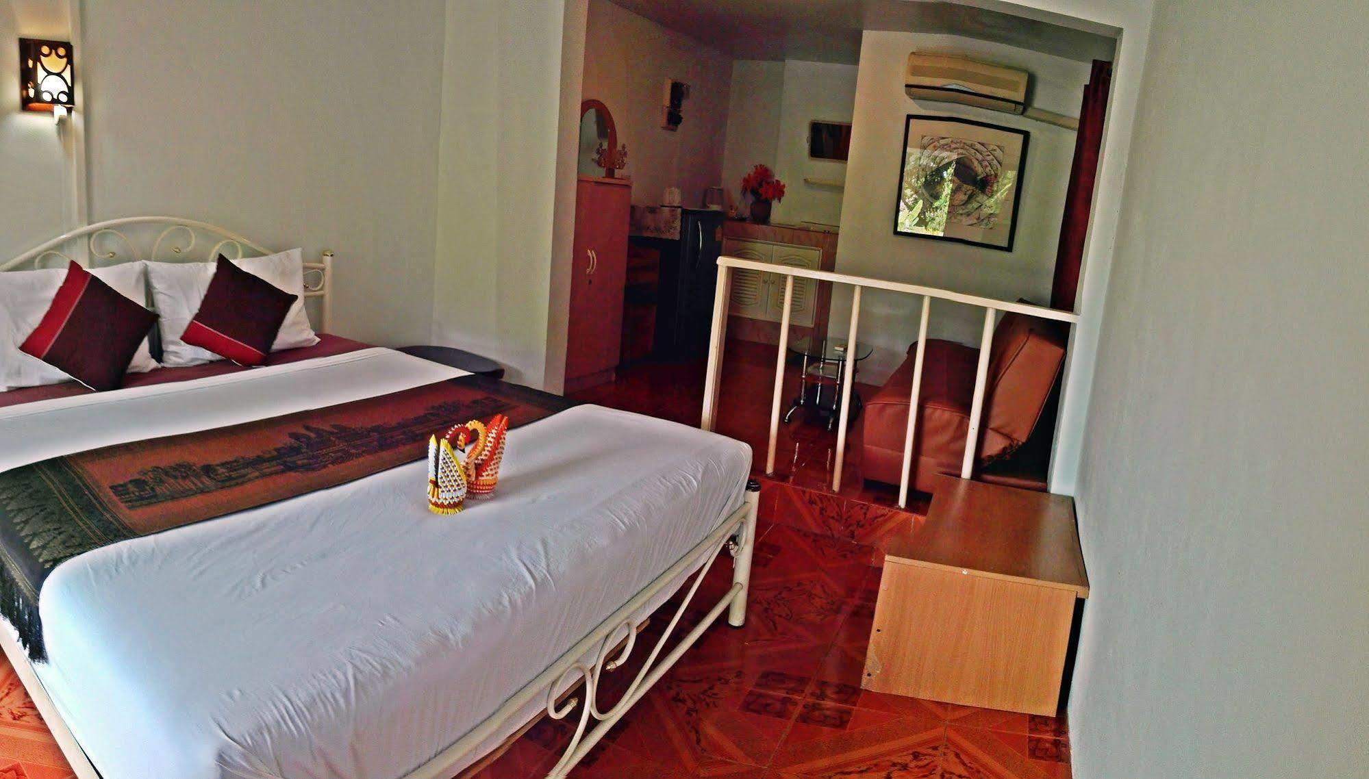 P.California Inter Hostel Nang Rong Eksteriør billede