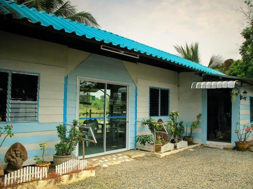 P.California Inter Hostel Nang Rong Eksteriør billede
